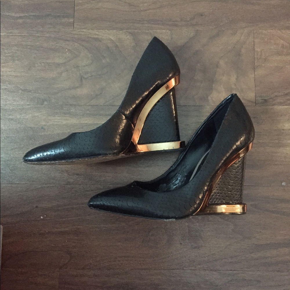 BCBG pump heels with golden heels
